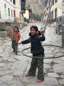kindje in tukuche nepal