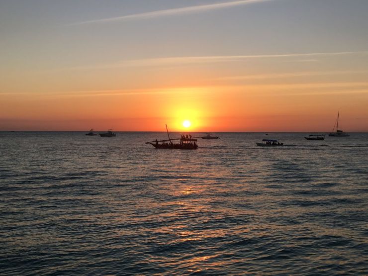 Zonsondergang tijdens happy hour op Zanzibar