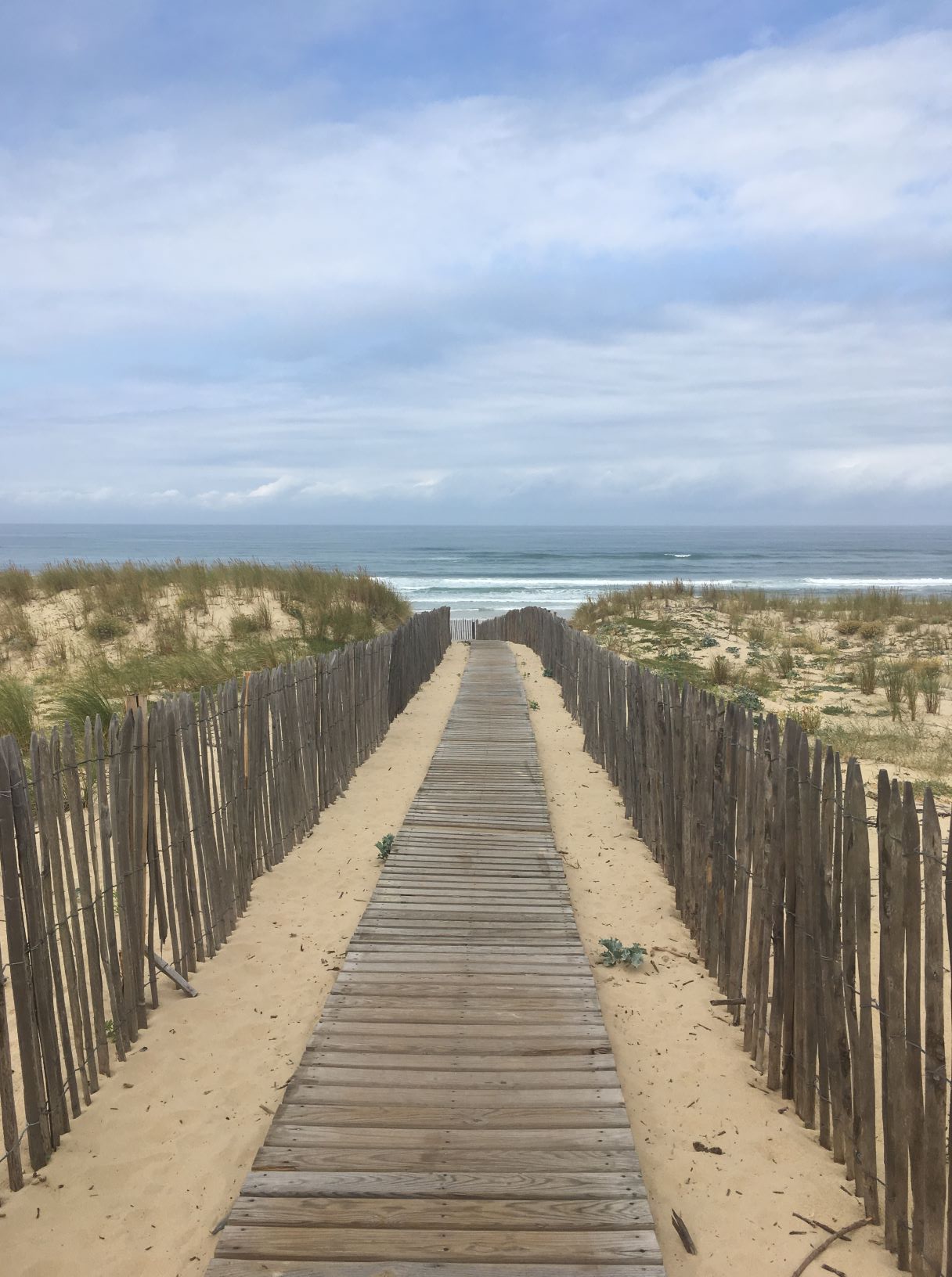 mimizan pad door de duinen naar zee